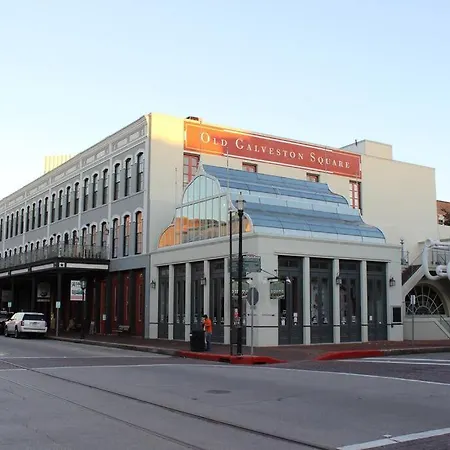A Galveston Modern With Panoramic Views For Summer
